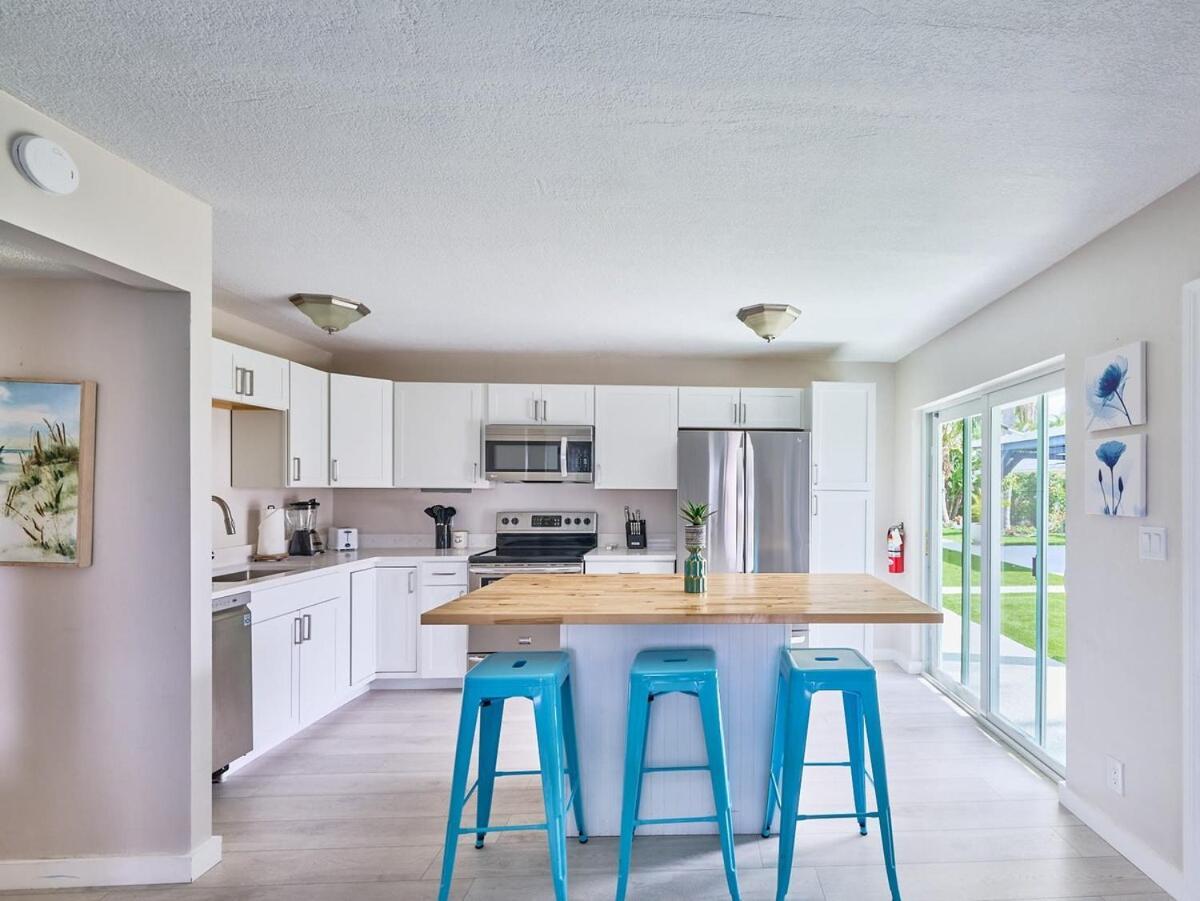 Grand 2 Bedroom On The Intracoastal Ривиера Бийч Екстериор снимка